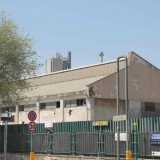Uno dei capannoni industriali in stato di avanzato degrado